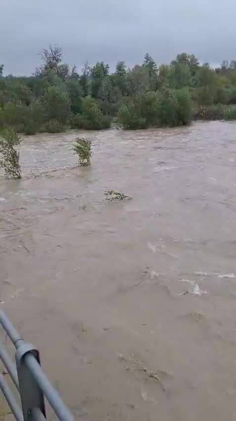 Maltempo, la piena del fiume Orba in provincia di Alessandria