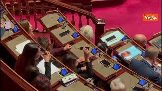 Il gesto della Senatrice Bevilaqua (M5s) a Meloni in Aula: Ti arrampichi sugli specchi