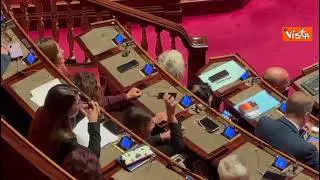 Il gesto della Senatrice Bevilaqua (M5s) a Meloni in Aula: Ti arrampichi sugli specchi