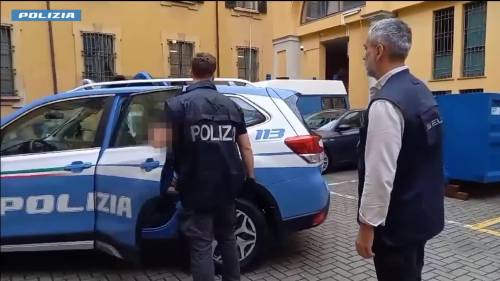 Gli arresti e le perquisizioni della polizia contro l'associazione per l'immigrazione clandestina