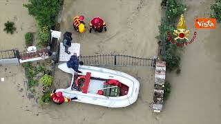 Maltempo Toscana, le operazioni di soccorso con i gommoni a Castelfiorentino viste dall'alto