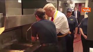 Trump lavora al Mc Donald per un giorno, frigge patatine e serve i clienti del McDrive