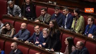 M5s con magliette pro aborto chiede informativa Meloni in Aula. Seduta sospesa