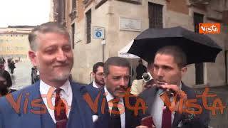 Giuli lascia la Camera dopo il Question time ed entra a Palazzo Chigi senza rispondere ai cronisti