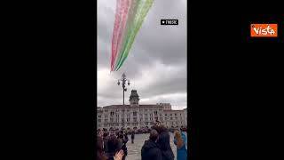 Le Frecce Tricolori in volo su Trieste per i 70 dal ritorno della città all'Italia