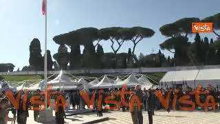 Il passaggio delle Frecce Tricolori sopra il Villaggio della Difesa a Roma
