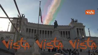 Il passaggio delle Frecce Tricolori sull'Altare della Patria per Giorno Unità Nazionale