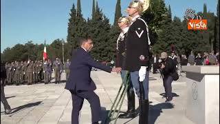 La Russa si inginocchia al Sacrario militare Redipuglia in occasione del Giorno dell’Unità Nazionale