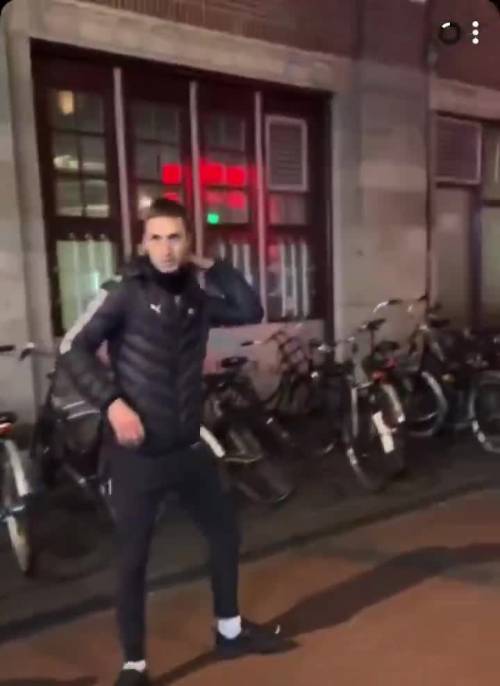 "Sei ebreo?". La follia della notte dei pro-Hamas ad Amsterdam