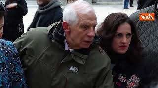 Borrell in visita a Kiev rende omaggio a Muro della Memoria per le vittime della guerra