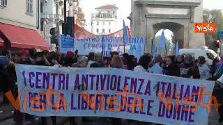 Milano scende in piazza contro la violenza sulle donne