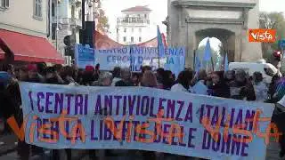 Milano scende in piazza contro la violenza sulle donne