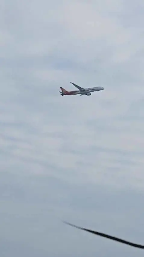 L'aereo della Hainan Airlines in fiamme: le immagini da Fiumicino