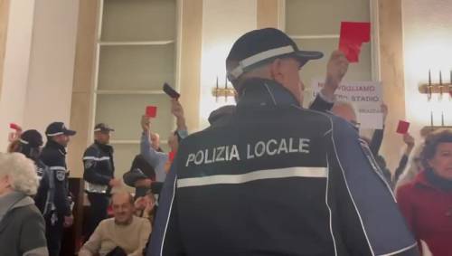 "Vergogna". I comitati civici a difesa del Meazza contro Beppe Sala