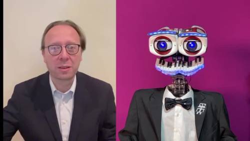 L'intervista a Roberto Prosseda e Teotronico. Così uomo e robot si sfidano al piano