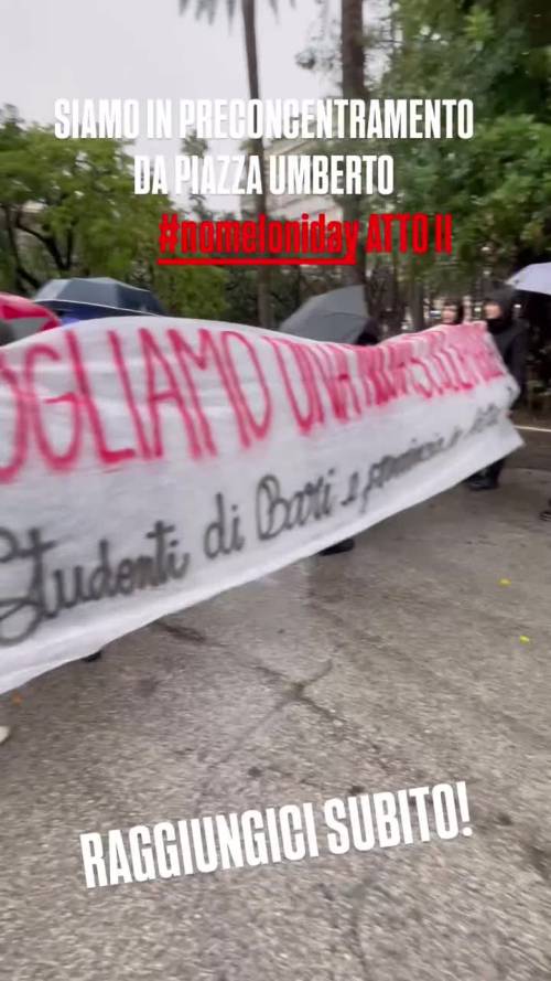 "Meloni fascista, la prima della lista". Il coro degli studenti di Bari