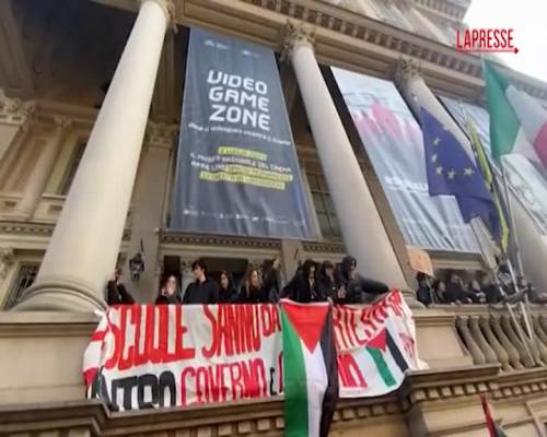 Pro Pal occupano la Mole Antonelliana di Torino