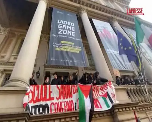 Pro Pal occupano la Mole Antonelliana di Torino