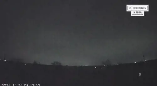 Il flash e l'impatto: il missile balistico intercontinentale russo colpisce Dnipro