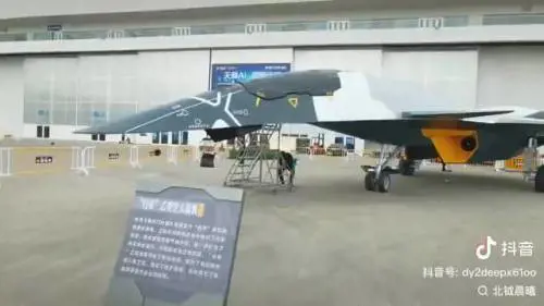 Il prototipo del jet cinese da combattimento di sesta generazione