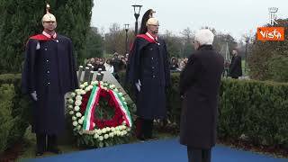 Trentennale alluvione Alessandria, Mattarella depone una corona al monumento delle vittime