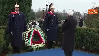 Trentennale alluvione Alessandria, Mattarella depone una corona al monumento delle vittime