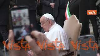 Papa Francesco rende omaggio alla Madonna nel giorno dell'Immacolata Concezione a piazza di Spagna