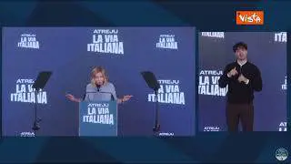 Meloni ad Atreju: "A Elly Schlein si inceppa la lingua quando deve dire la parola Stellantis"
