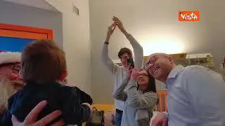 Fontana porta doni ai bambini del reparto di neuropsichiatria infantile del Gemelli di Roma