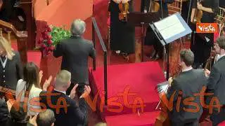 Standing ovation e fiori per Muti al termine del concerto di Natale