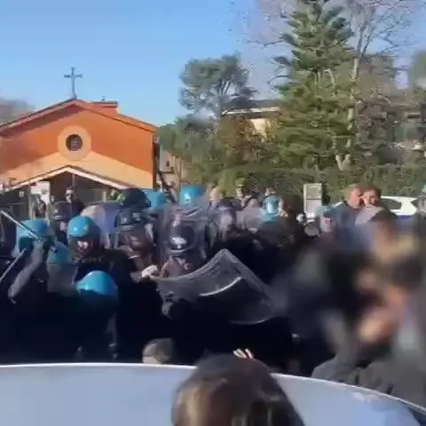 Lo sgombero di Forte Portuense a Roma