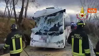 Albero cade su uno scuolabus a Rignano sull'Arno, 8 bambini all'ospedale