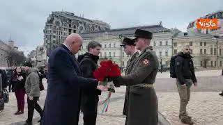 Crosetto a Kiev omaggia Muro della Memoria delle vittime della guerra
