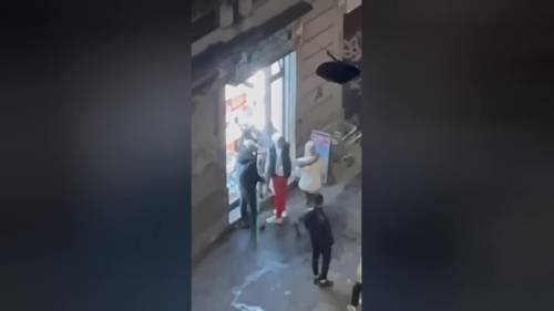 Spara in strada a Milano: il video choc