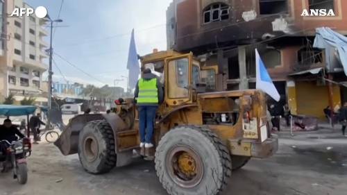Tregua Israele-Hamas, a Gaza City si ripuliscono le strade