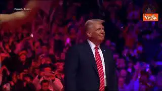 Trump sul palco con i Village People al comizio pre insediamento balla al ritmo di Ymca