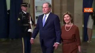 Bill e Hillary Clinton, Bush Jr e Obama arrivano all'insediamento di Trump a Capital Hill