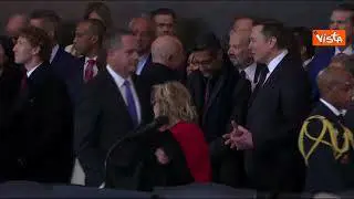 Elon Musk conversa con Bezos a Capitol Hill in attesa dell'insediamento di Trump