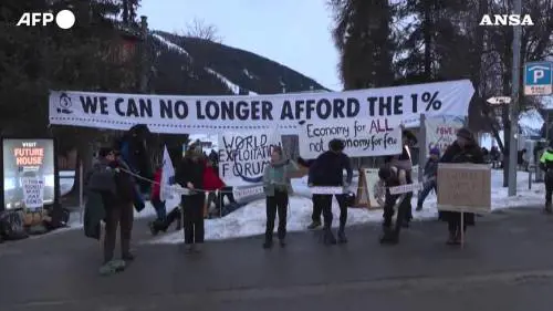 Davos, parte il Forum economico mondiale. E con lui le proteste