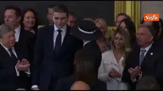 Melania Trump vicino al figlio minore Barron all'insediamento a Capitol Hill
