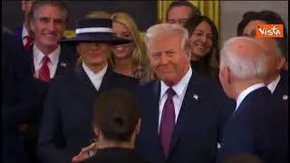 L'ingresso di Donald Trump nella sala dell'insediamento a Capitol Hill
