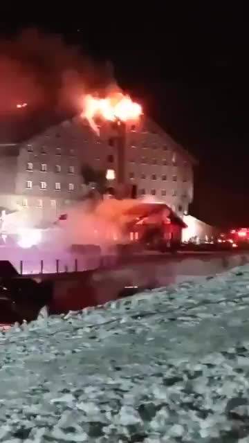 L'incendio dell'hotel Grand Kartal in Turchia