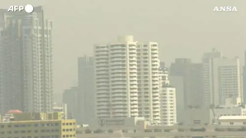 Thailandia, troppo smog a Bangkok: chiuse oltre 350 scuole