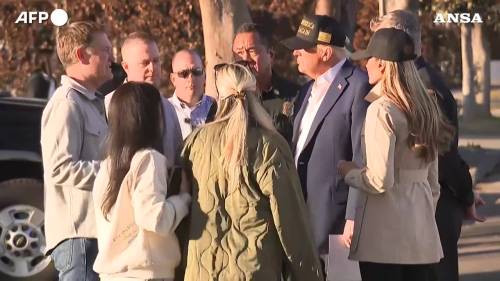 Los Angeles, Trump visita il quartiere Pacific Palisades devastato dall'incendio