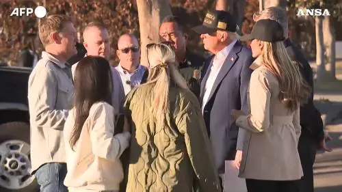 Los Angeles, Trump visita il quartiere Pacific Palisades devastato dall'incendio