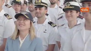 Meloni sulla Vespucci a Gedda, per lei in dono il cappellino della Nave