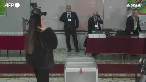 Urne aperte in Bielorussia, Lukashenko punta al settimo mandato