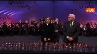 Giorno Memoria, Mattarella, Zelensky, Steinmeier e Radev accendono una candela ad Auschwitz