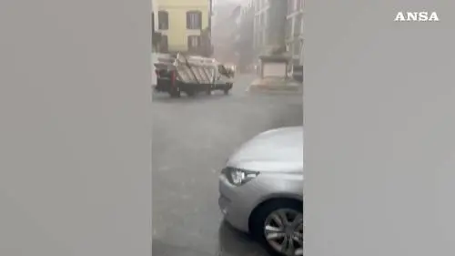 Caduti 39 mm di pioggia in 3 ore: chiuse alcune strade e difficolta' al sistema fognario