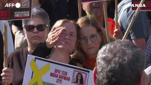 Libera la soldatessa Agam Berger, gioia in piazza a Tel Aviv